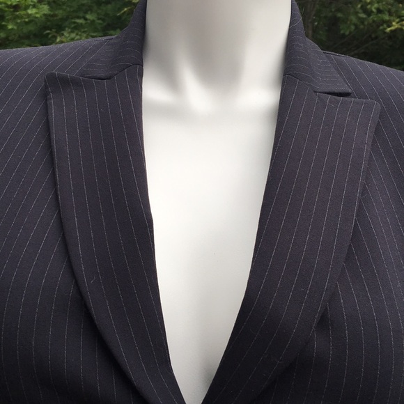 Tahari pinstriped suit jacket size 8 - Picture 2 of 6
